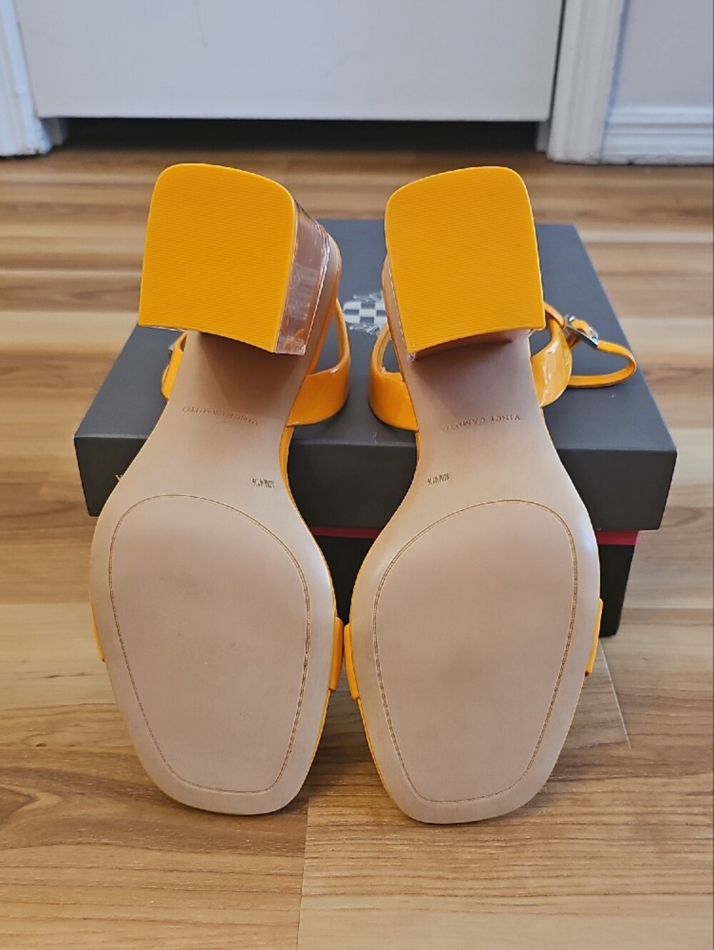 NEW Vince Camuto Bright Orange Patent Block Heel Sandals - Picture 4 of 5